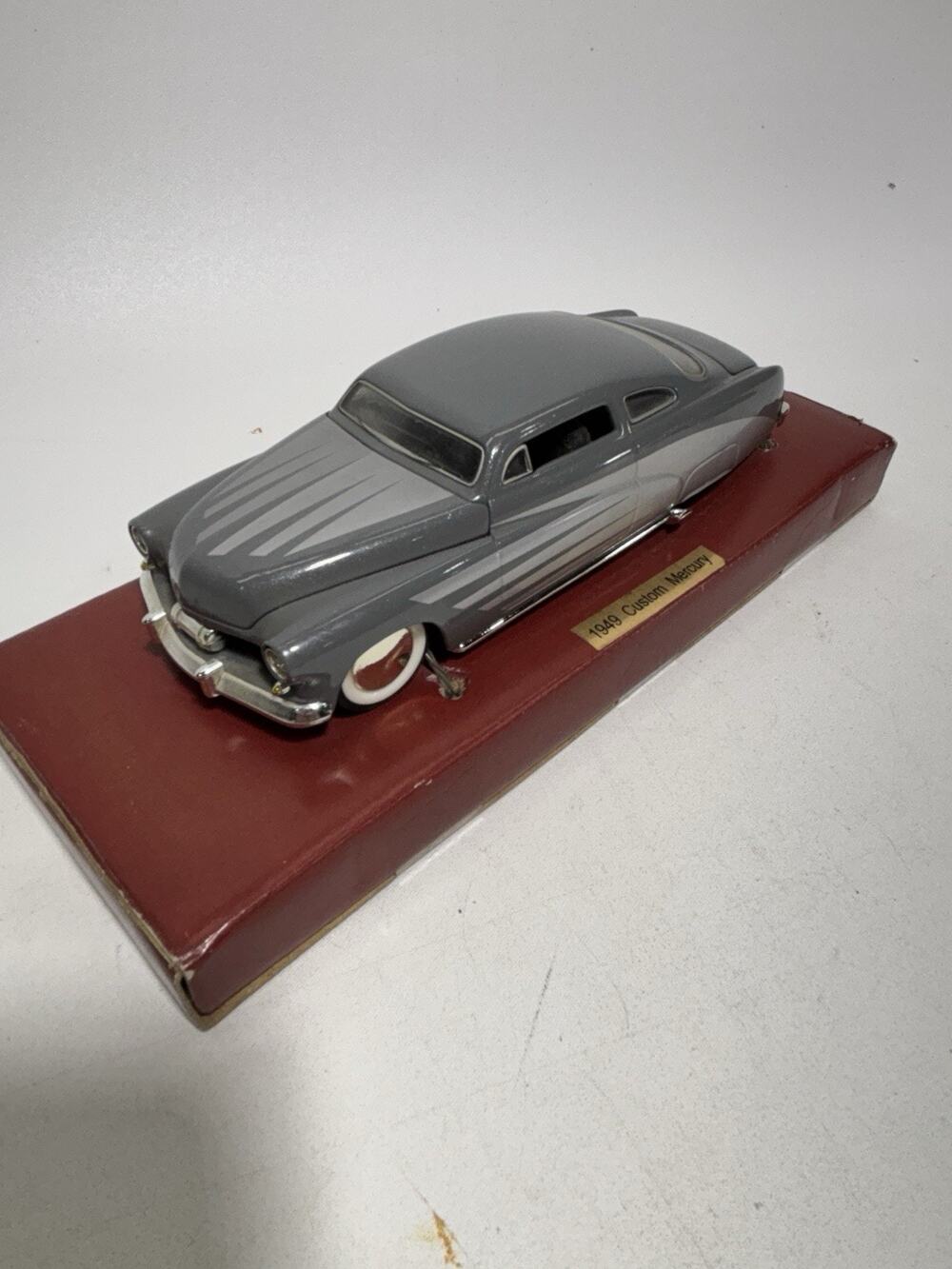 Vintage 1949 Custom Mercury Lead Sled 1:24 Diecast Model Car Display Hot Rod
